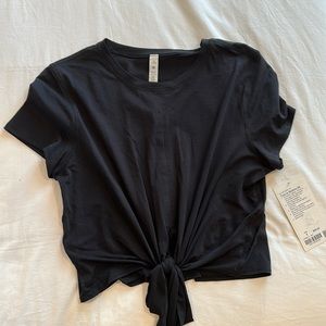 Lululemon Cropped Black Tee Size 8 (medium)